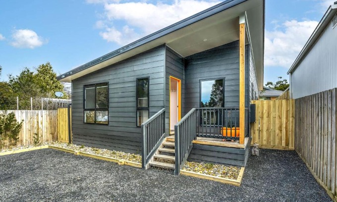 Inverloch House | The house with the orange door Inverloch