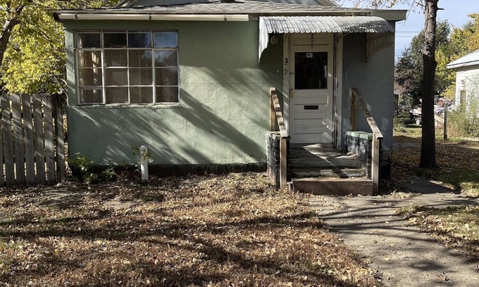 Mobridge House | The Hunter’s Den