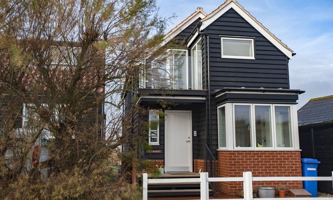 Southwold House | The Hutch - Seaside House In Southwold With Views Over The Dunes To The Sea
