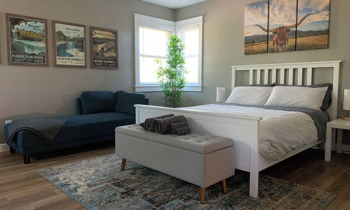 Hancock Apartment | The Hyde Park Hideaway - Centrally-Located, Cozy Guesthouse - Explore ATX!
