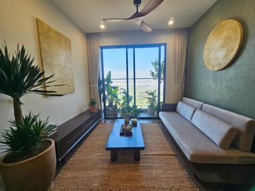 Gia Lam Apartment | The Inner Home 2BR Healing Stay at Vinhomes Ocean Park Hanoi
