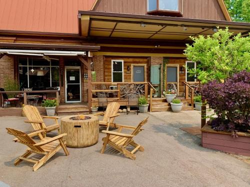 Nashville Cabin | The Iris Garden Downtown Cottages and Suites