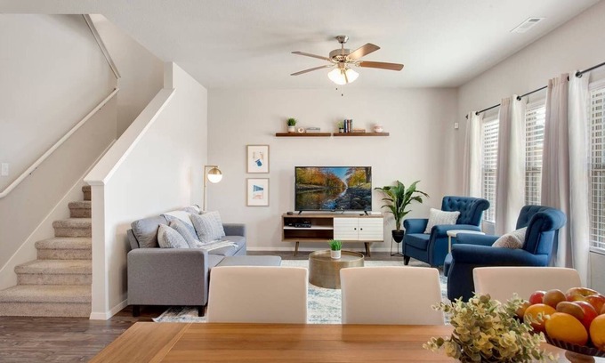 Fayetteville House | The Ivory - 1 mi to Razorback Greenway