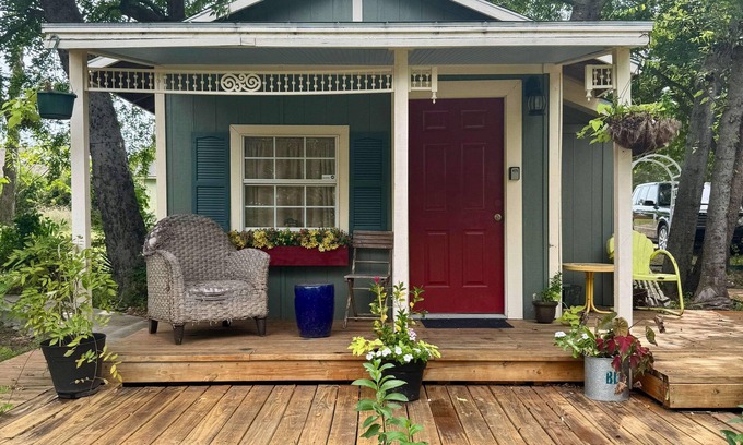 Bonham House | The Judge Roy Bean Cottage at Four Winds