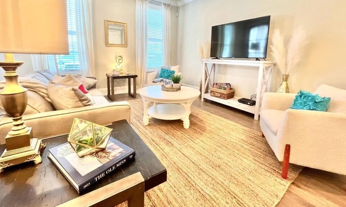 Oxford Apartment | The Kiffin, Fall Season Sale!