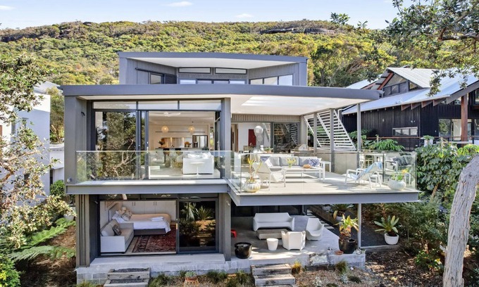 Killcare House | The Killcare Beach Pad - Easy walk to beach and bay, pet friendly