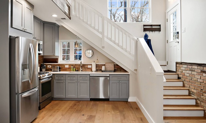 Castle Rock Cottage | The Kroll House Loft - Location, Comfort, and Fun!