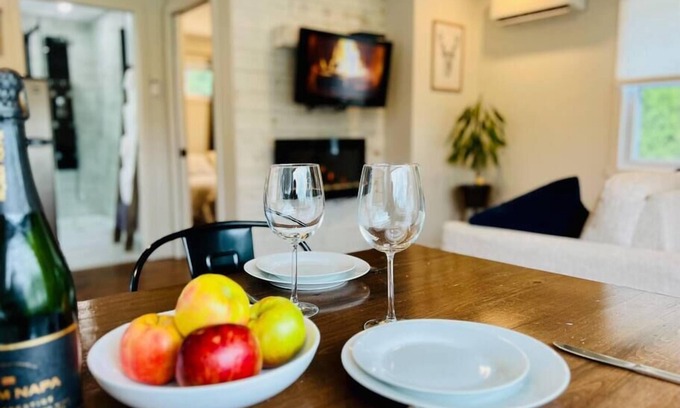 Magog House | The Lady of the Water - Access to the lake