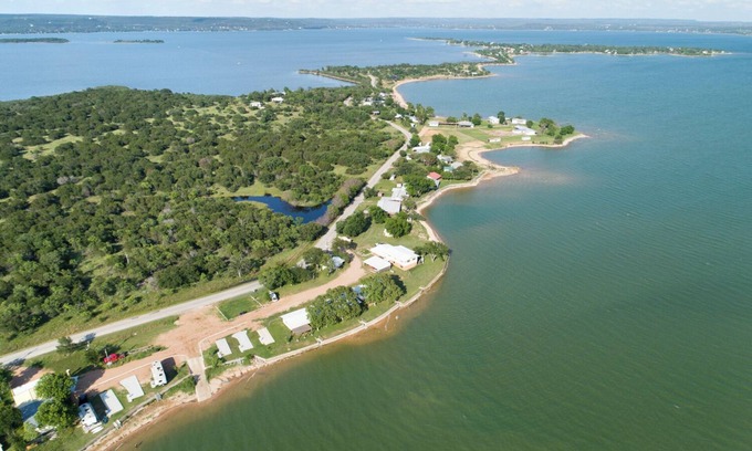 Tow Apartment | The Lakeside Studio 6