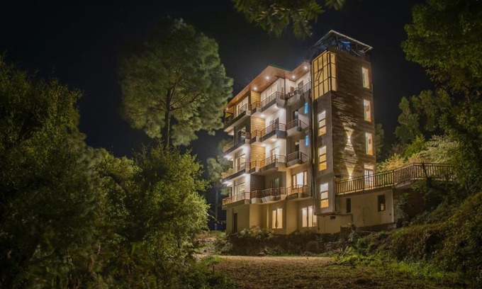 Kumarhatti Bed & Breakfast | The Lalita's Majestic Pines