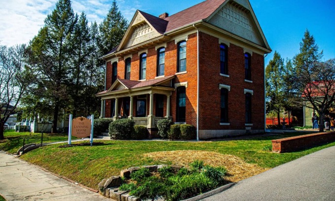 Salem House | The Lanning House: 3-bedroom house in fabulous downtown Salem with AC