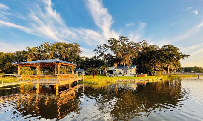 Midway House | The LaSirata at Colonels Island Haven