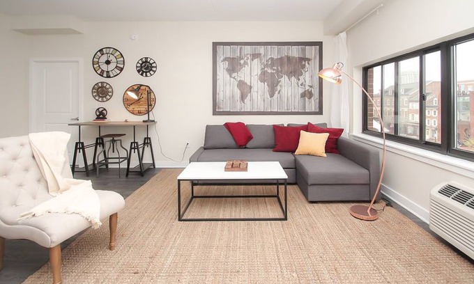 Society Hill Apartment | - The Last Wind-Up - Society Hill, Center City