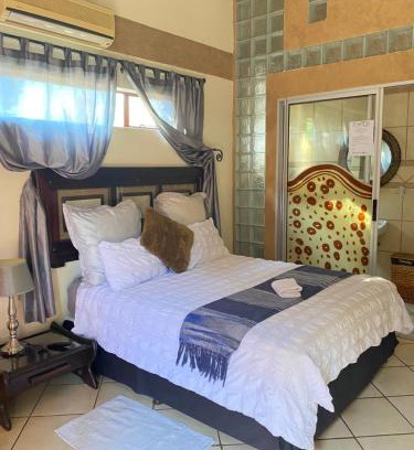 Phalaborwa Apartment | The lavender room