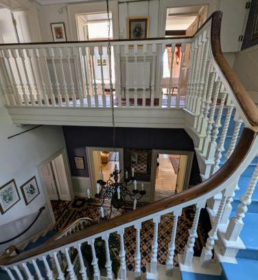 Holt Apartment | The Lawns House