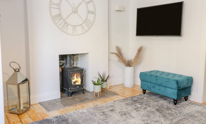 Spittal Cottage | THE LAZY SEAL, pet friendly, character holiday cottage in Spittal
