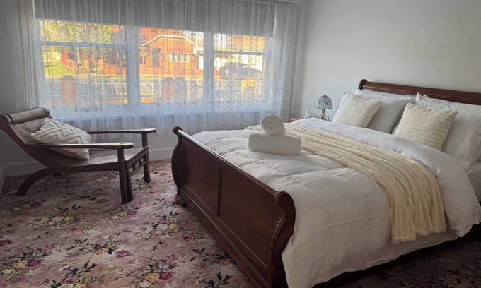 Kyabram House | The Leaock residence Full House pet friendly wifi