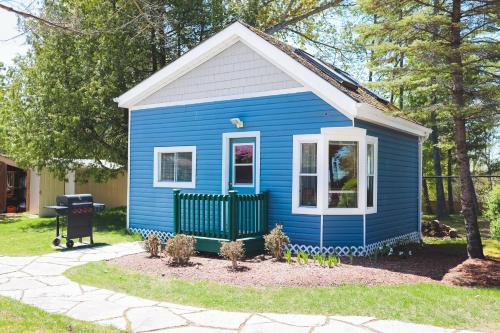 Wasaga Beach Hotel | The Lighthouse Cottage Four