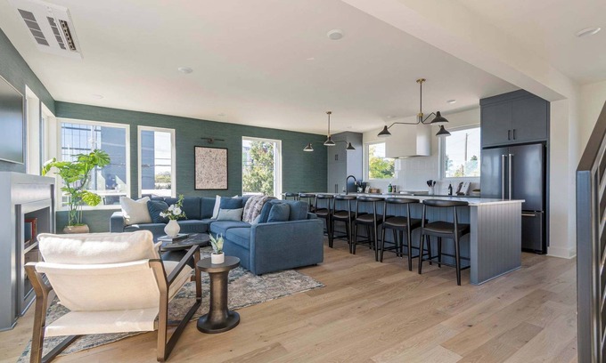 Chestnut Hill House | The Linden – Rooftop Views & Refined Design, New!