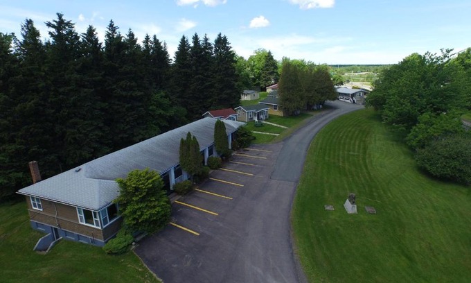 Pictou Hotel | The Lionstone Inn Motel and Cottages