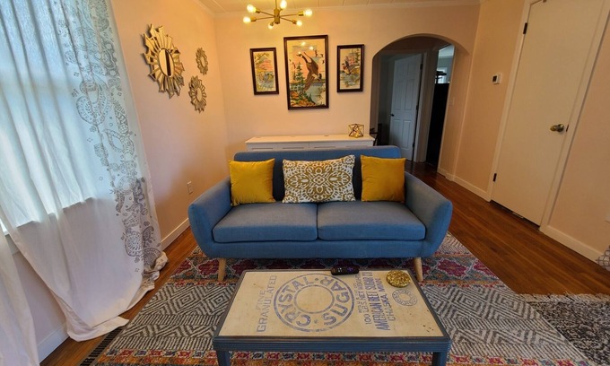 Slatterly Park House | The Little House/Stylish & Cozy ~ 2 mi from Mayo Clinic