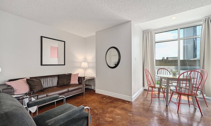 Downtown Austin Apartment | The Littlefields by Lodgewell | Modern Loft | B6