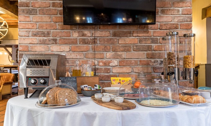 Penkridge Hotel | The Littleton Arms