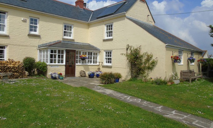 Landewednack Cottage | The Lobster Pot