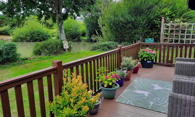 New Forest District Cabin | The Lodge By The Lake at Shorefield Holiday Park
