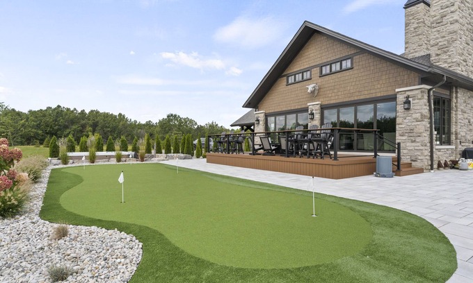 Town of Essex Cabin | The Lodge - Experience Unmatched Luxury at Our Spectacular Location In Harrow