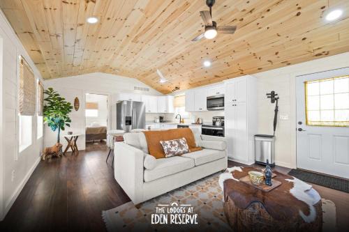 Williamstown House | The Lodges at Eden Reserve - Cabins Near Ark