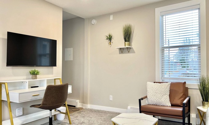 Valparaiso Apartment | The Loft- Adorable Studio, Valparaiso University Short Term stays