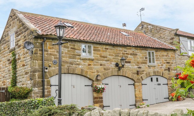 Staintondale Cottage | THE LOFT, luxury holiday cottage, with a garden in Staintondale