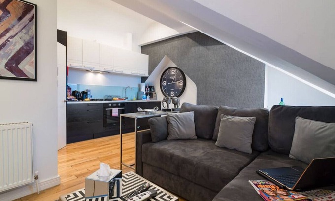 Roath Condo | The Loft | Trendy Top Floor 1 Bed | Oakfield Apts