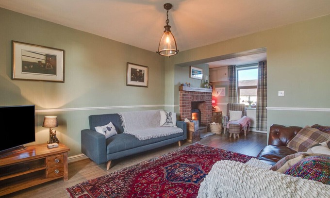Hinderwell House | The Long Row - Three Bedroom House, Sleeps 6