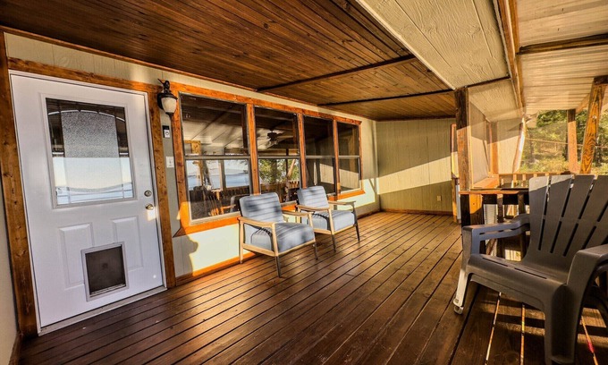 Avinger House | The Lookout Lake House