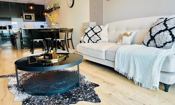 Barbican Apartment | The Lux Near To The Theatre, Barbican, Hoe, Shops