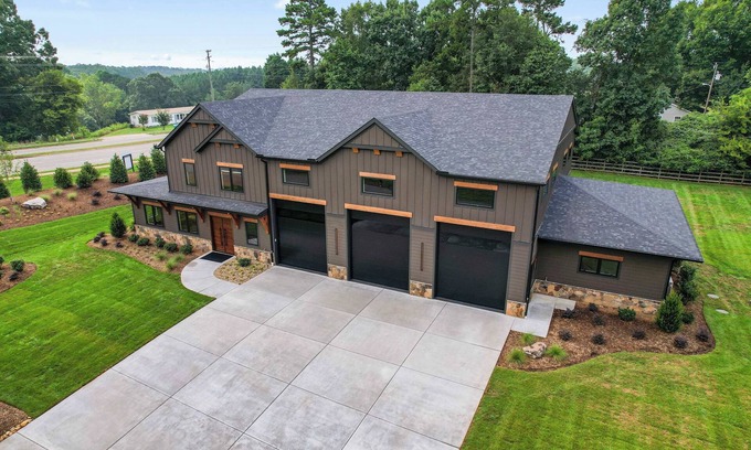 Mayhew House | The Luxe Barn Summary