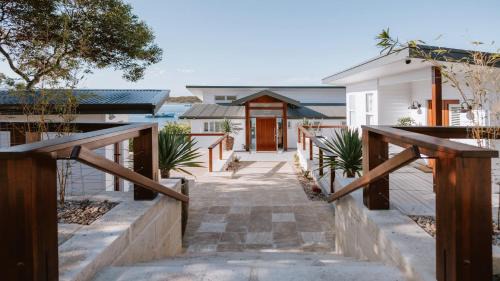 Lake Wangary House | The Luxurious Lobster Pot With Studio Offers The Complete Coffin Bay Experience - View, Position and Jetty For Fishing