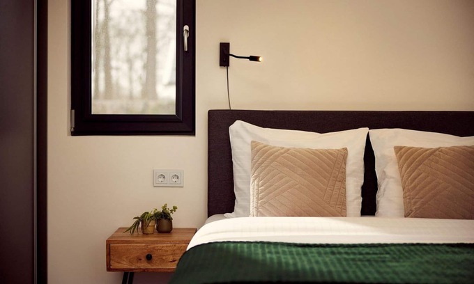 Kotten Hotel | The luxurious two-person hotel studio with a beautiful patio, high windows and sliding doors offers a surprising amount of privacy, space and comfort.