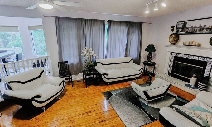 Southeast Edmonton House | The Luxury House- 5 star Homestay