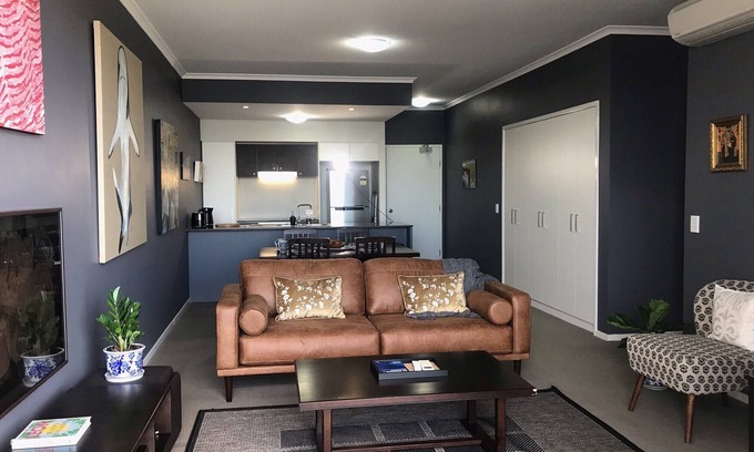 Gladstone Apartment | The Lyne Suite @ Curtis Apartments