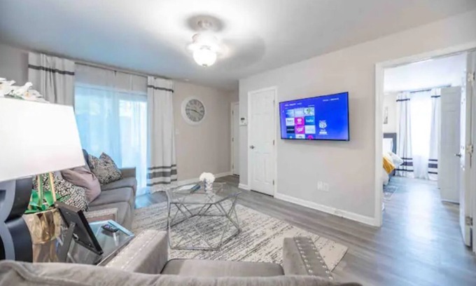 Gracewood House | "The Magnolia" 2 QN BD/2BA/2Workstations/Fast WiFi
