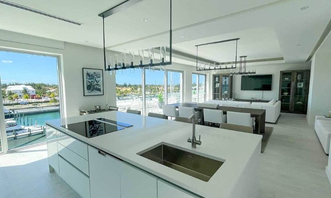 Palm Cay Apartment | The Manatee Villa