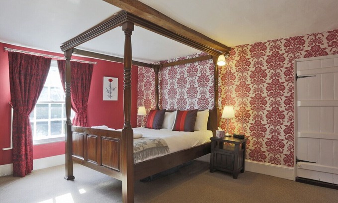Bramfield House | The Manor House - Five Bedroom House, Sleeps 10