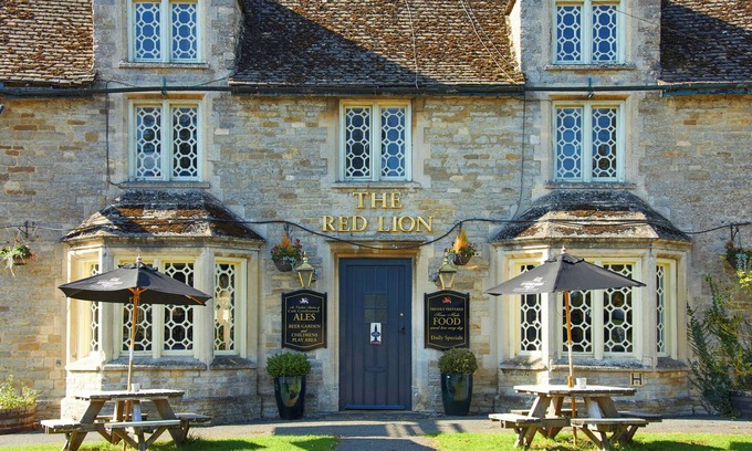 Evenley Cottage | THE MATCHBOX, pet friendly, with open fire in Evenley