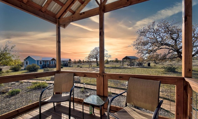 Fredericksburg Cottage | The Meadow-hill Country Sunset Views!