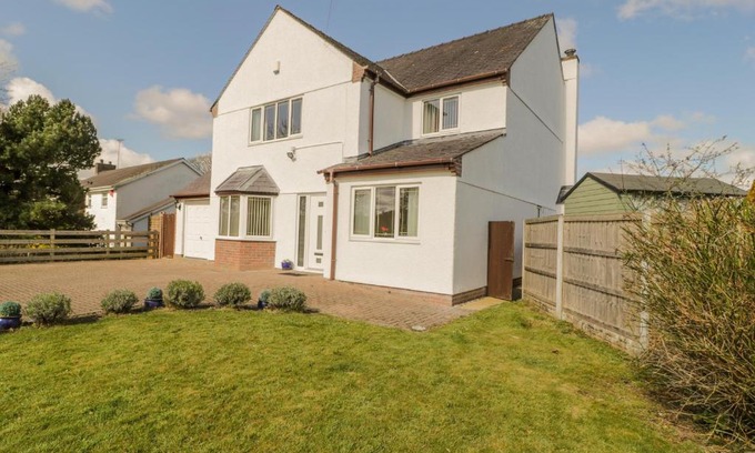 Pentraeth House | The Meadows