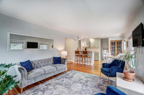 Bowling Green House | The Meeker House (Charming 3/4 Bedroom Home)