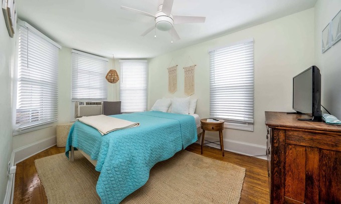 Ocean Grove House | The Melrose, 2A - Double Bed & Bath: Romantic Getaway, Steps from the Beach, Coz